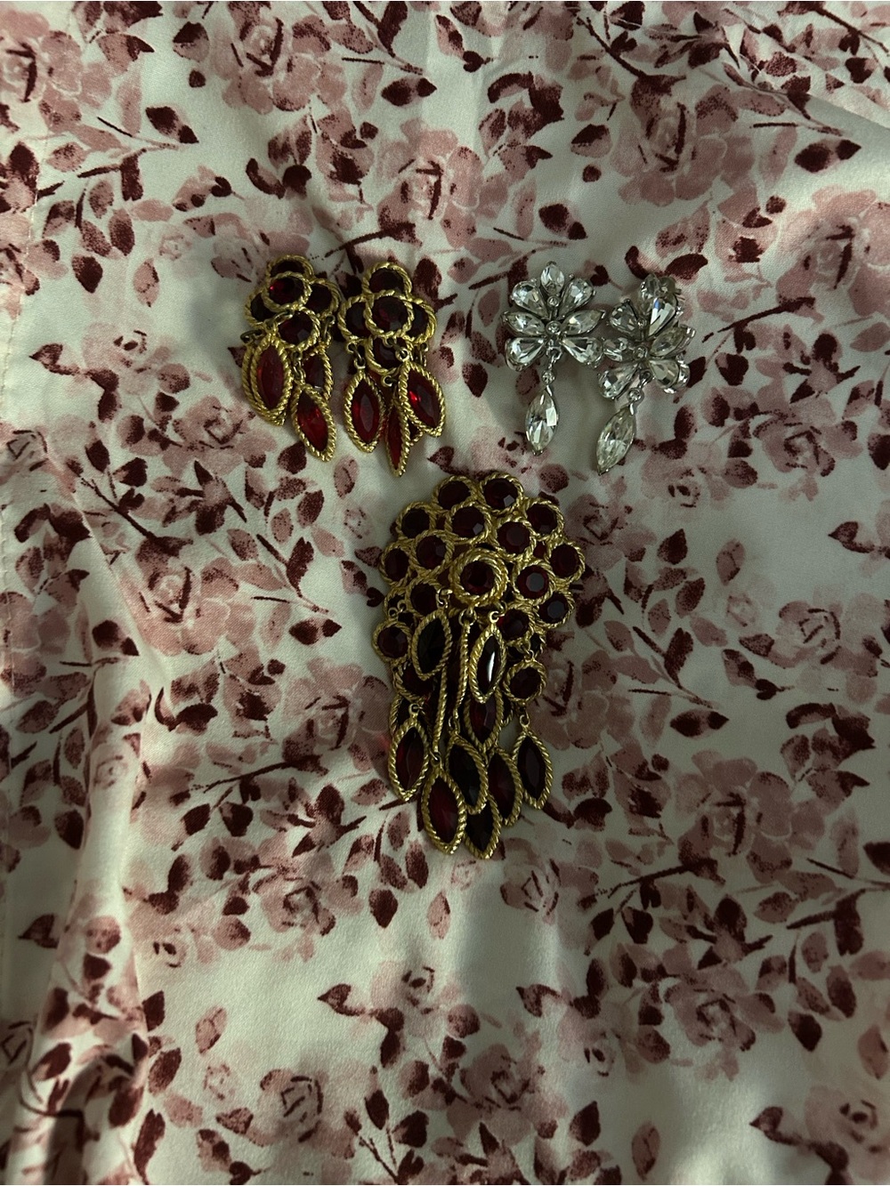 Beautiful costume jewelry set 80s/90s brooch and clip on earrings